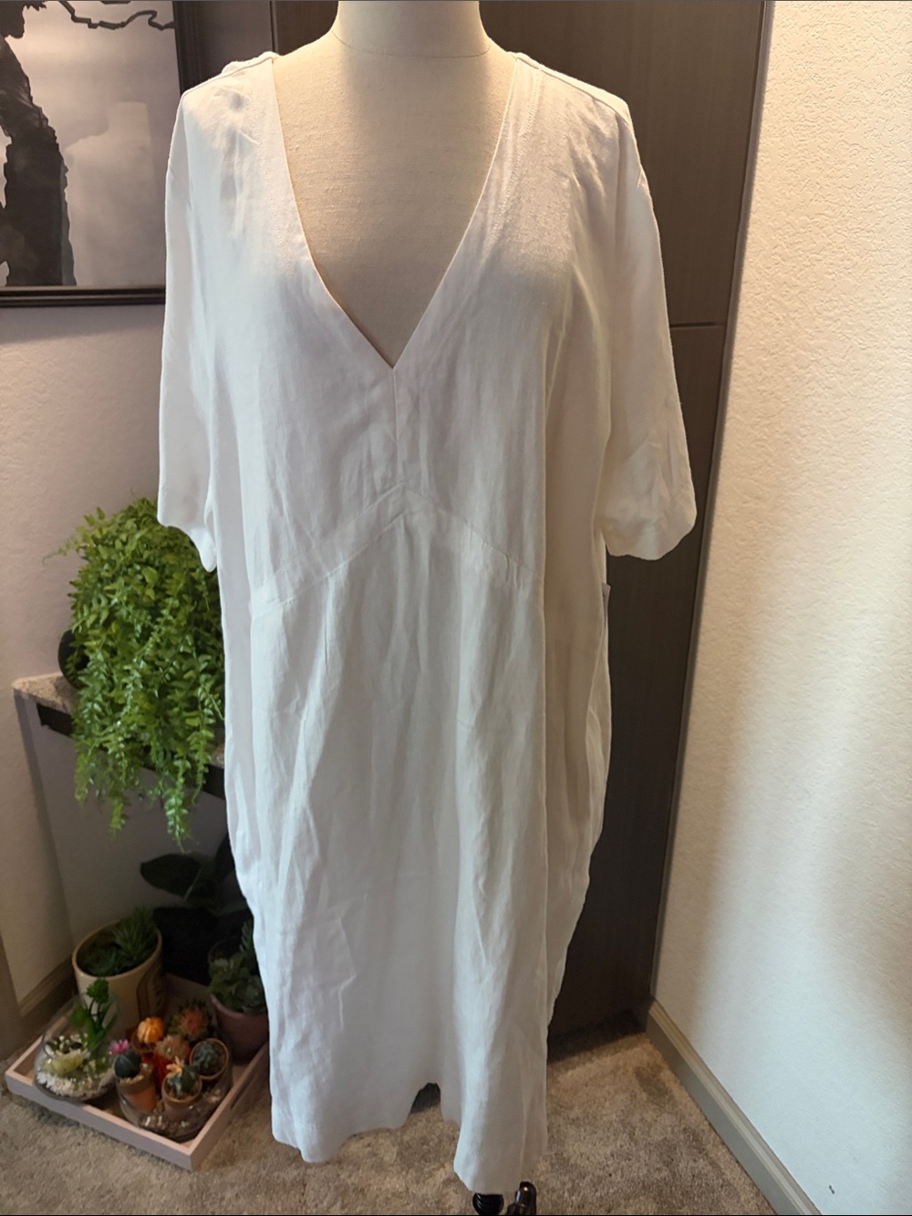 Old Navy White V-Neck Short Sleeve Tunic Shirt